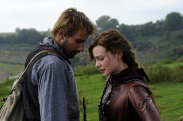 still-of-matthias-schoenaerts-and-carey-mulligan-in-far-from-the-madding-crowd-(2015)-large-picture